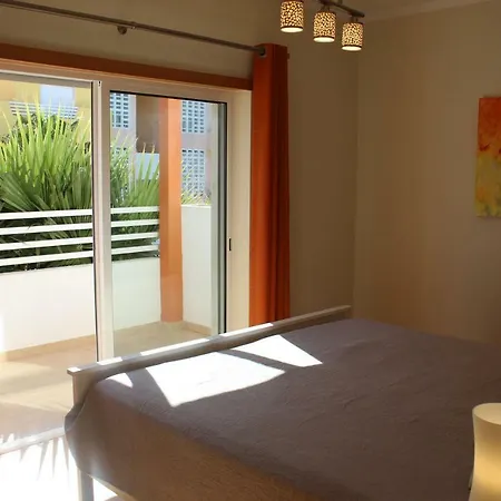 Hébergement de vacances 3 Bedroom With Garden Conceição