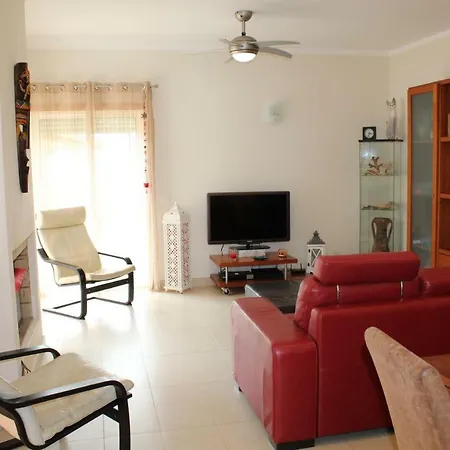 3 Bedroom With Garden * Conceição